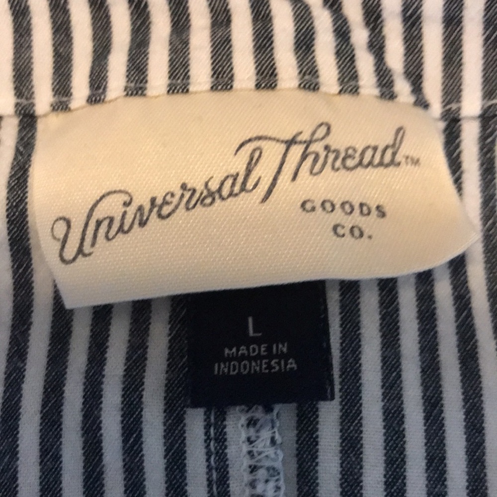 Universal Thread - Size L - Picture 4 of 5